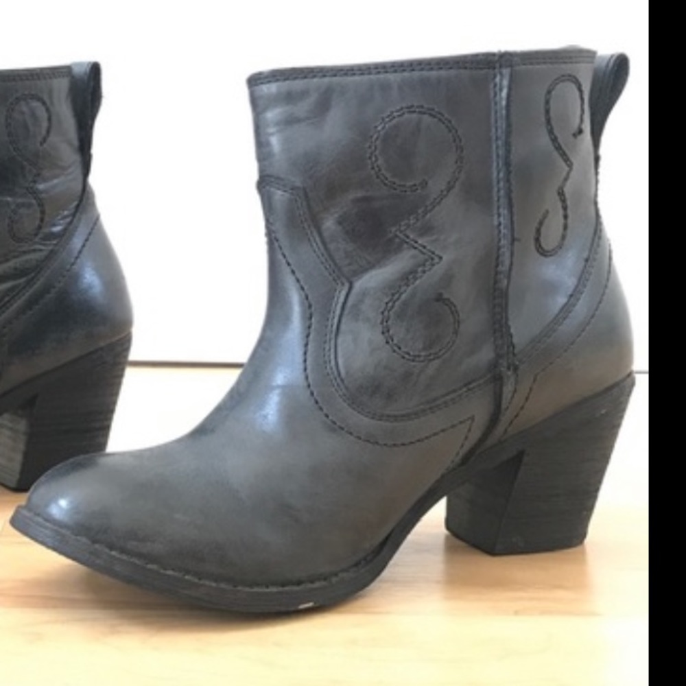 Awesome Seychelles genuine leather booties!